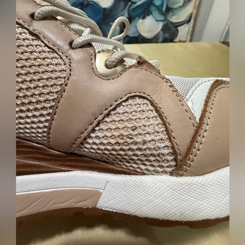 Michael Kors Women's Liv Trainer Wedge Sneakers Sporty Tan Gold Mesh Size 6 - Picture 14 of 15